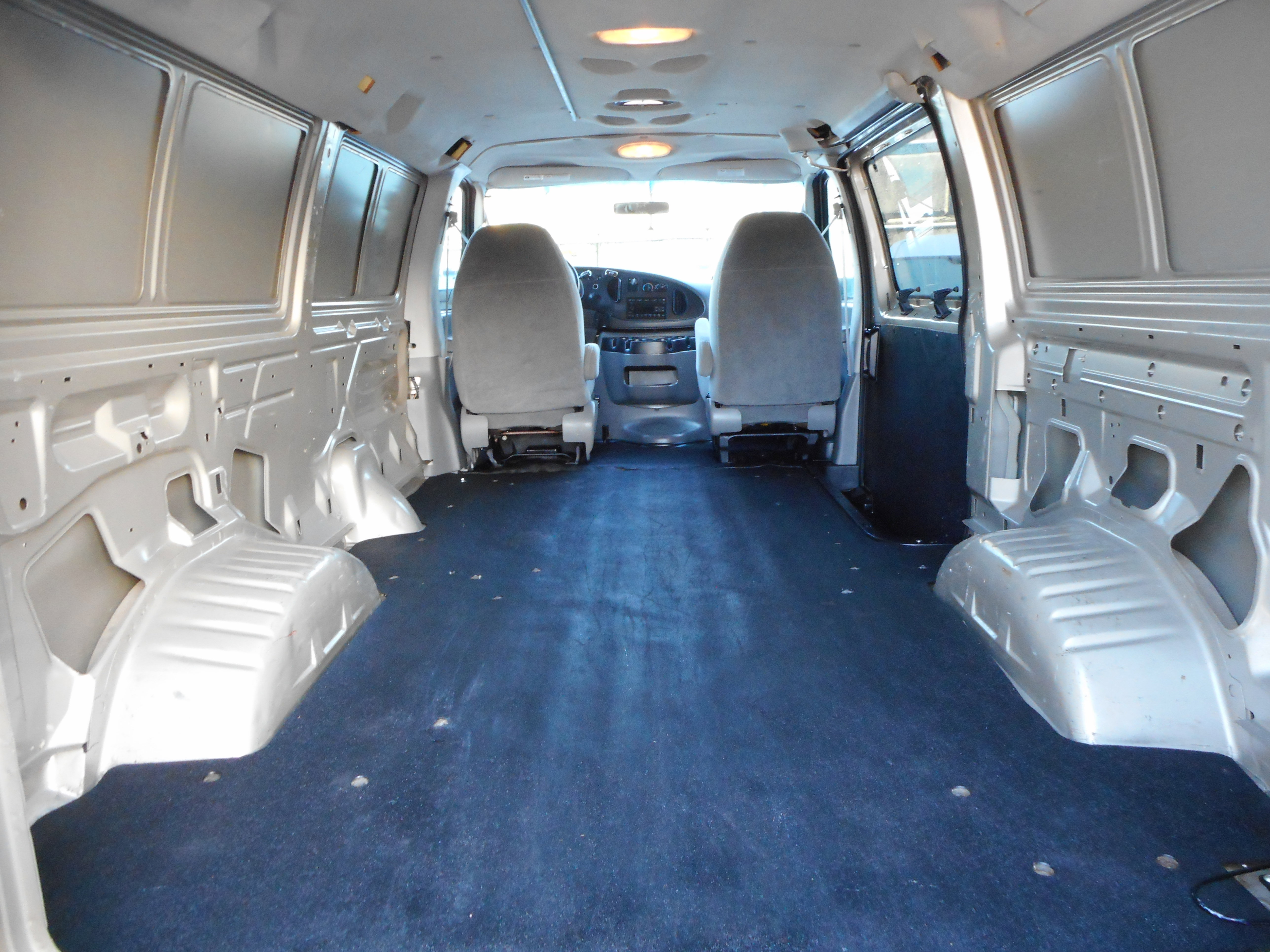 Used 2008 Ford E-250 and Econoline 250 RWD image 16
