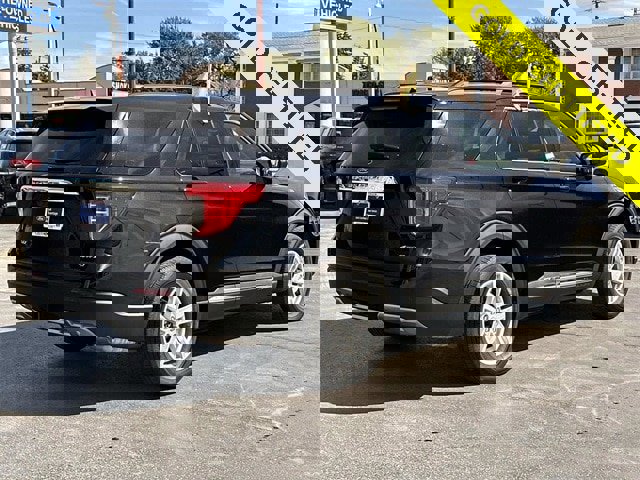 Certified 2023 Ford Explorer XLT w/ Equipment Group 202A image 3