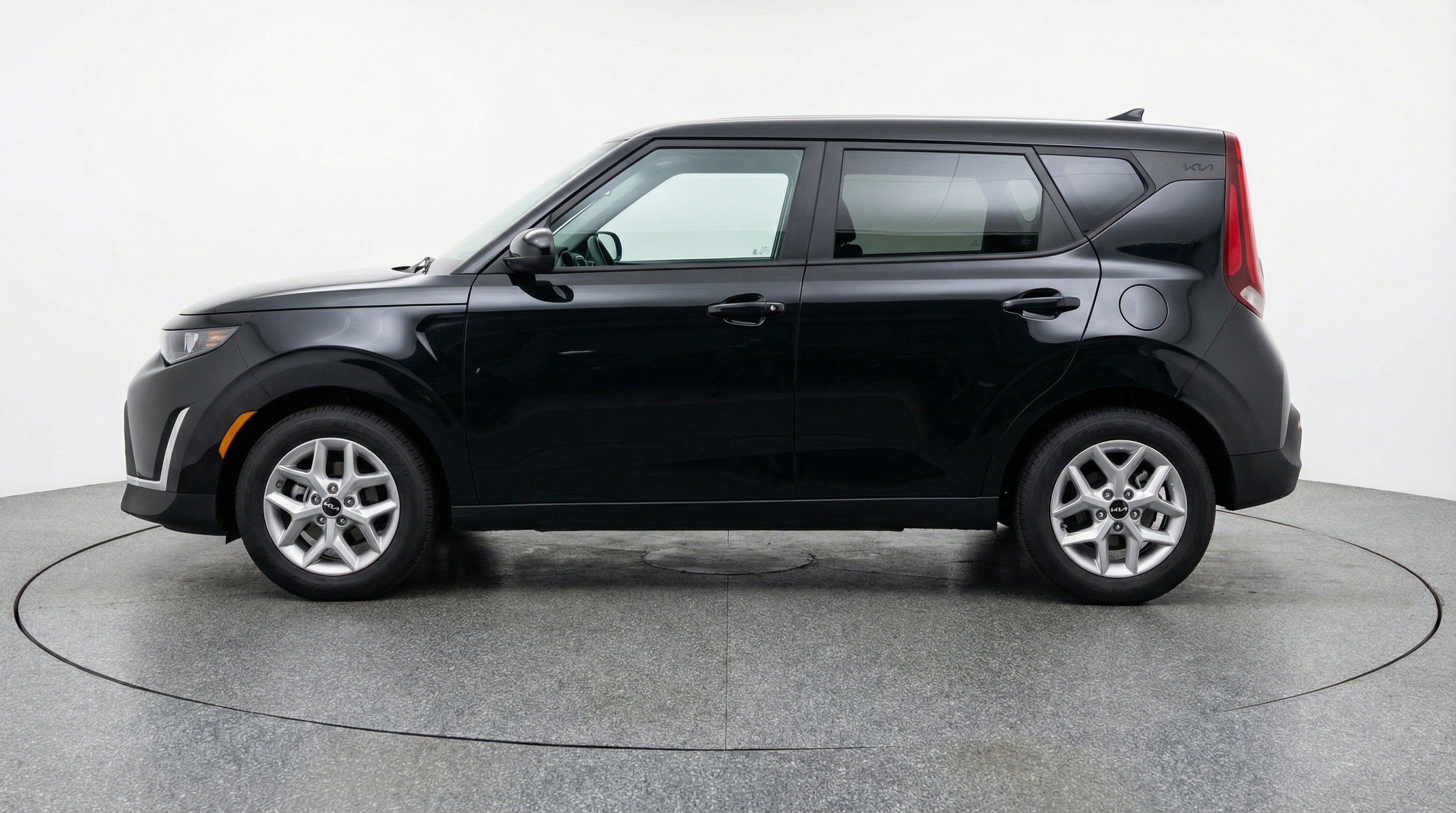 Used 2025 Kia Soul LX w/ LX Technology Package FWD image 5