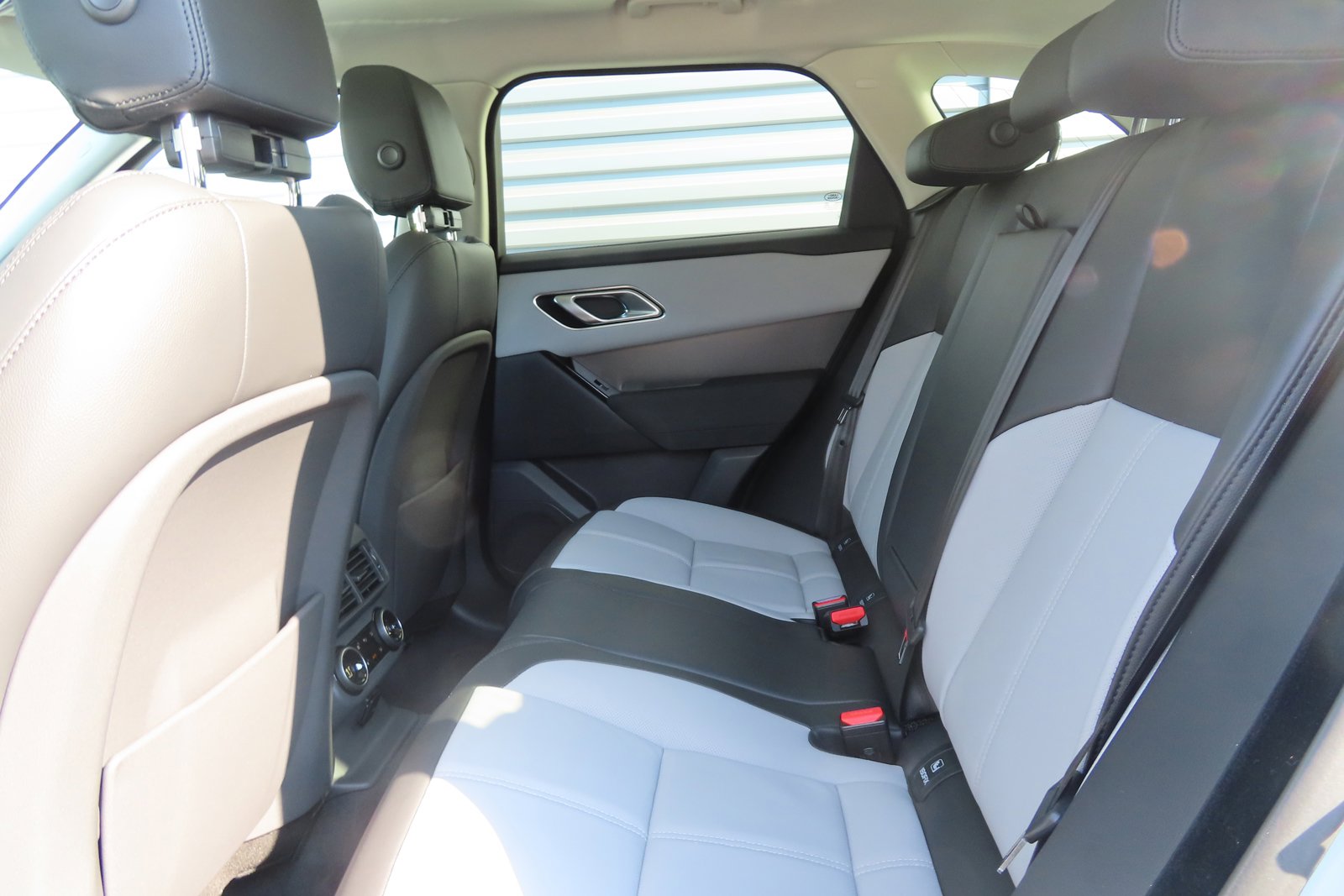 New 2025 Land Rover Range Rover Velar Dynamic SE image 6