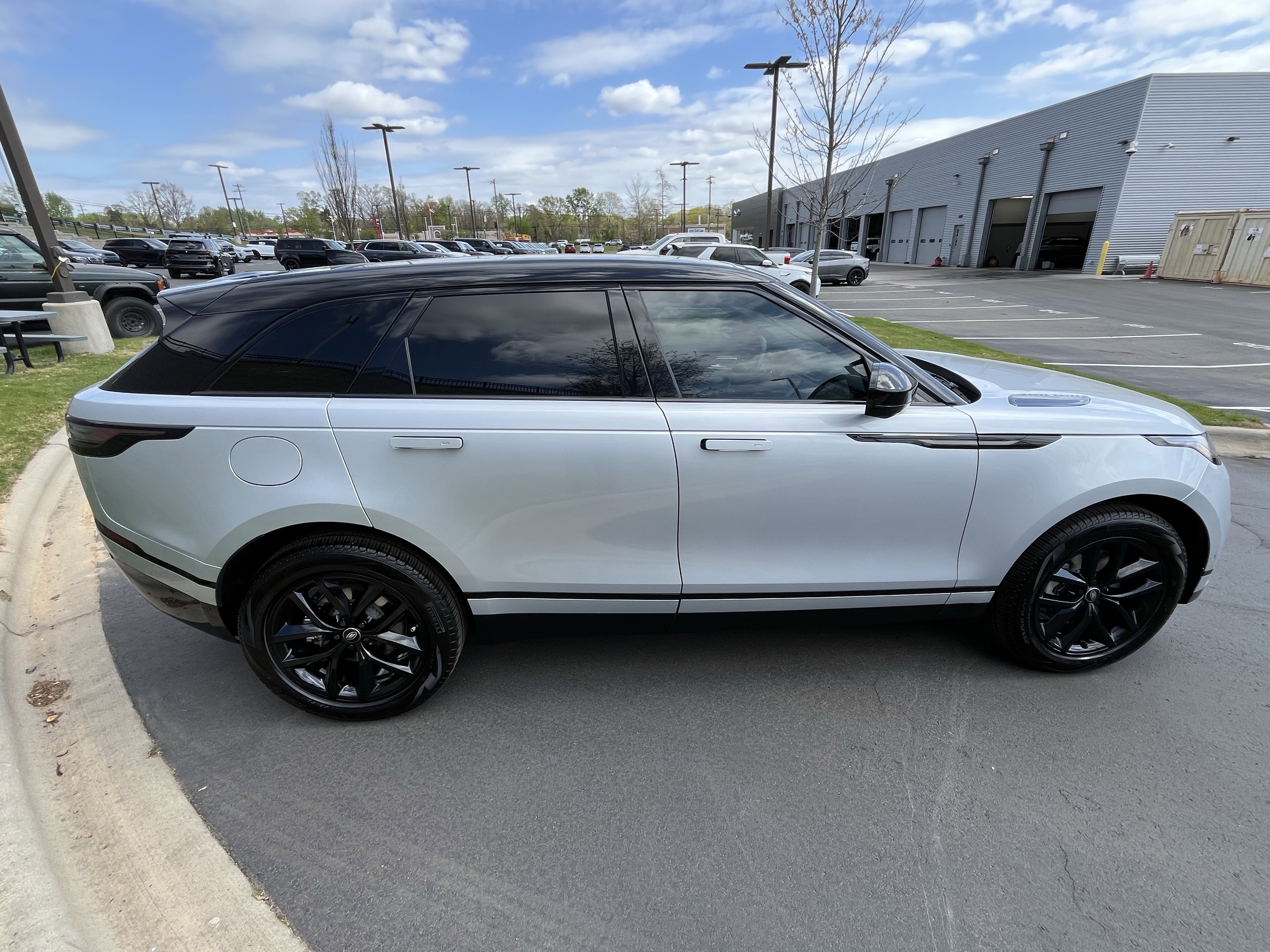 Certified 2025 Land Rover Range Rover Velar Dynamic SE AWD/4WD image 8