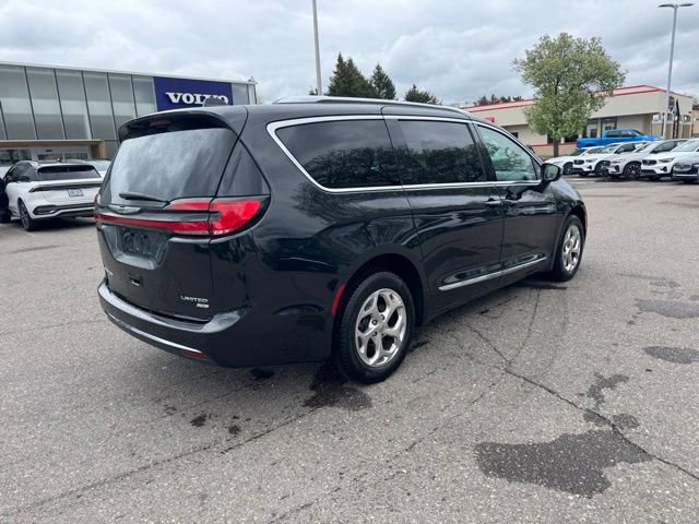 Used 2021 Chrysler Pacifica Limited AWD/4WD image 4