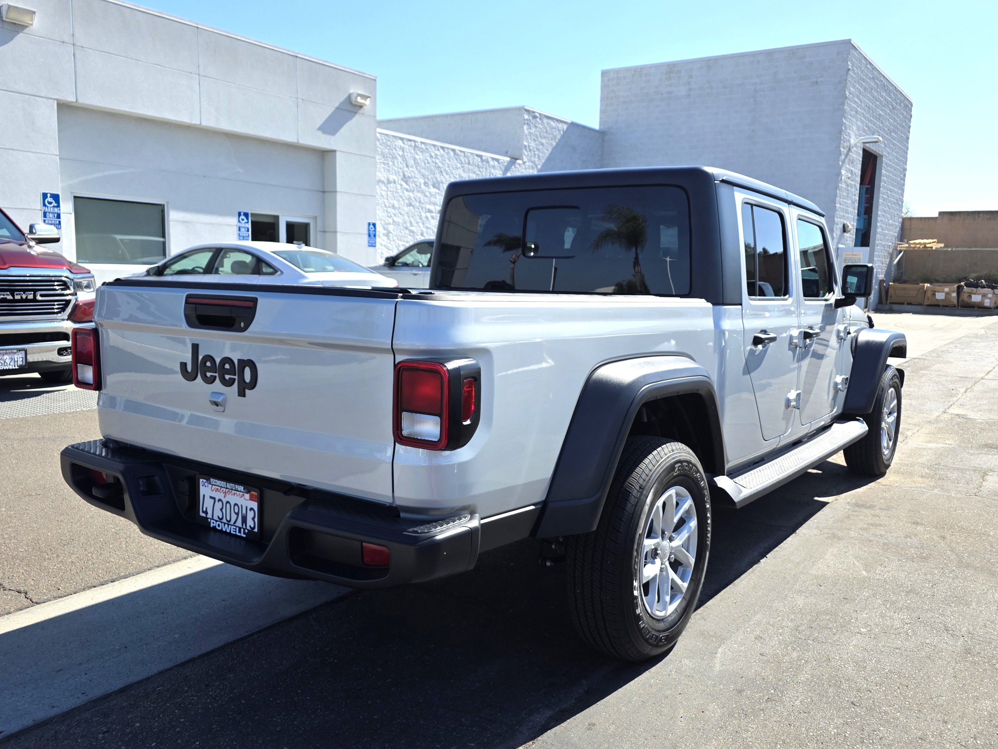 Certified 2023 Jeep Gladiator Sport image 5