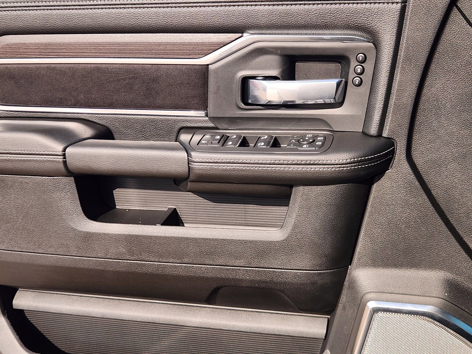 New 2026 RAM 2500 Laramie AWD/4WD image 19