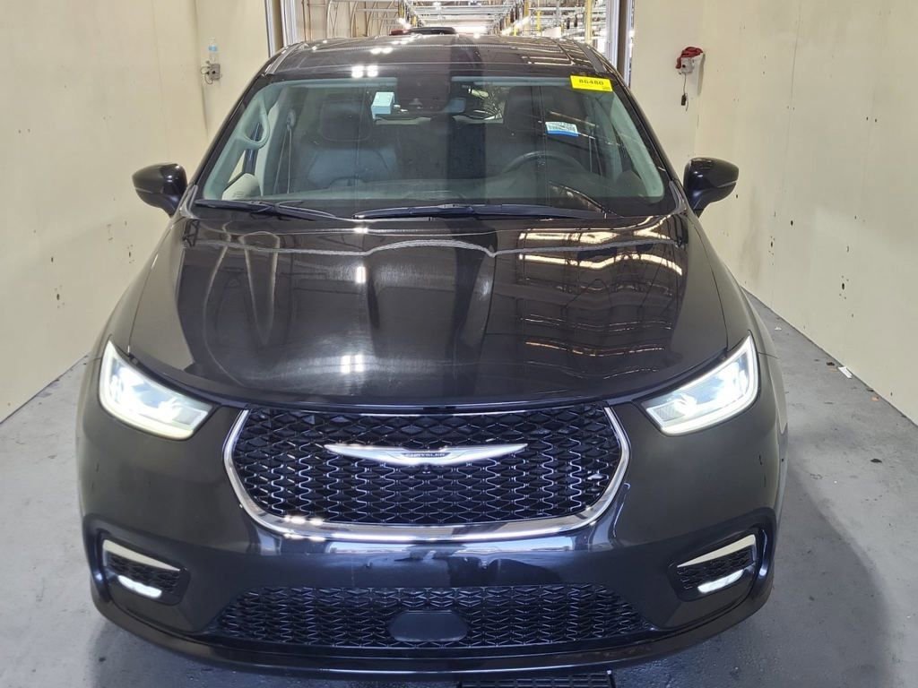 Used 2023 Chrysler Pacifica Touring-L FWD image 6