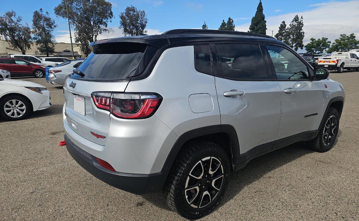 Used 2025 Jeep Compass Trailhawk AWD/4WD image 5