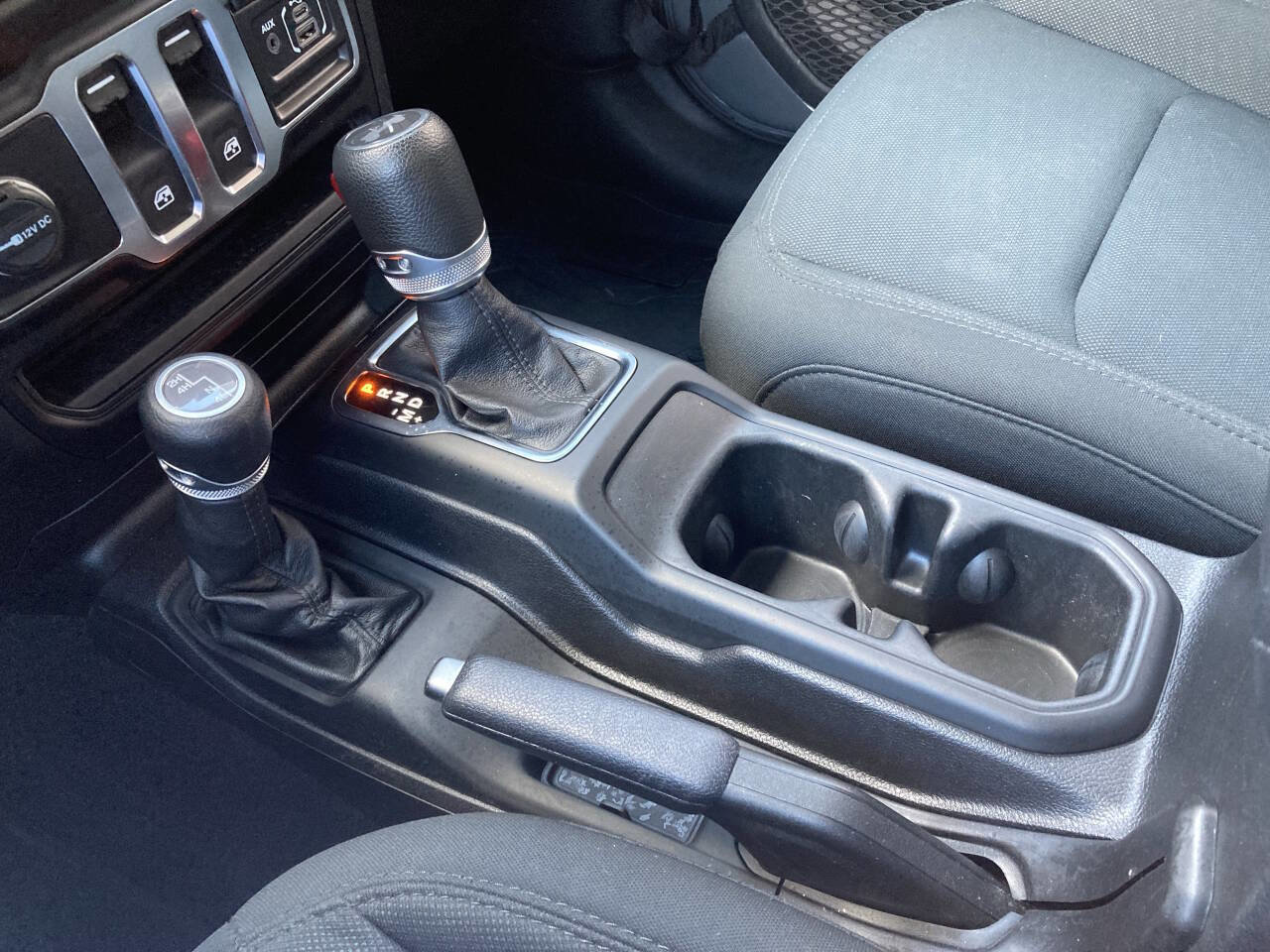 Used 2020 Jeep Wrangler Sport image 17