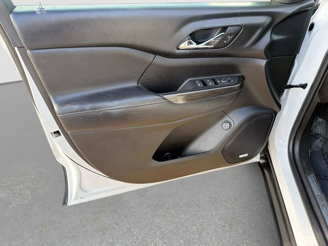 Used 2017 GMC Acadia SLT w/ LPO, Cargo Package FWD image 17