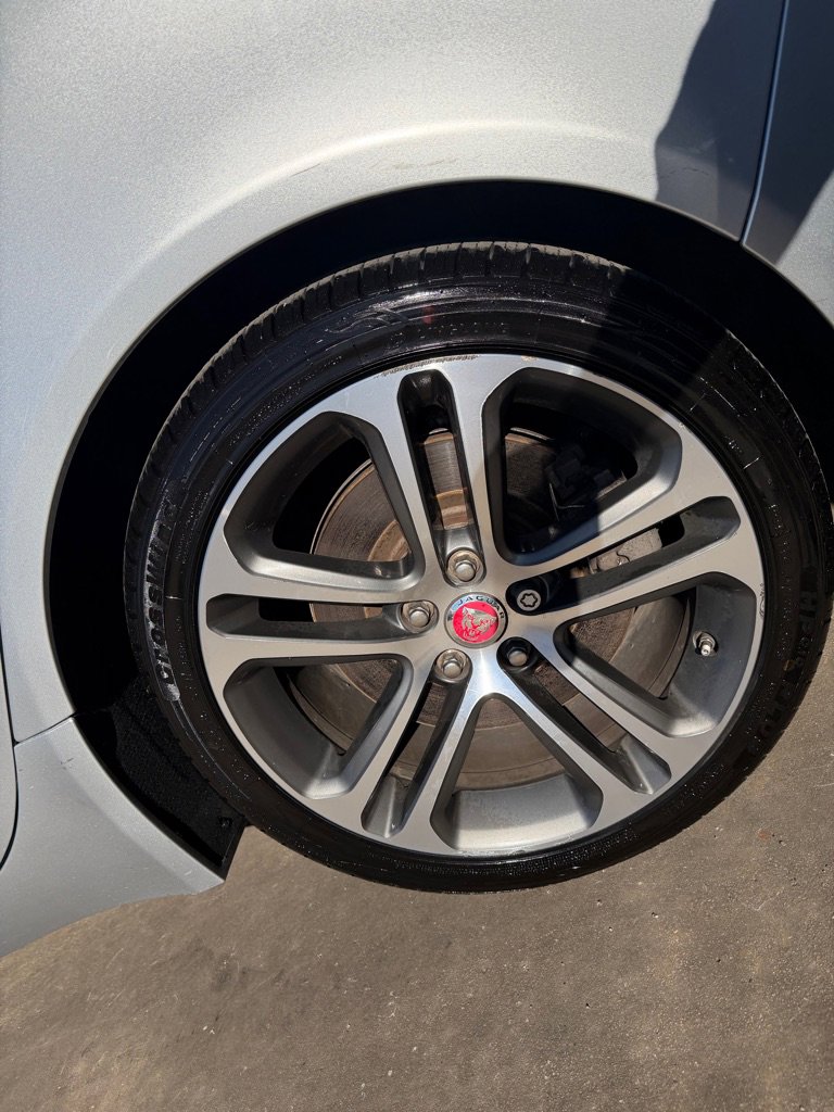 Used 2017 Jaguar XE Premium image 21