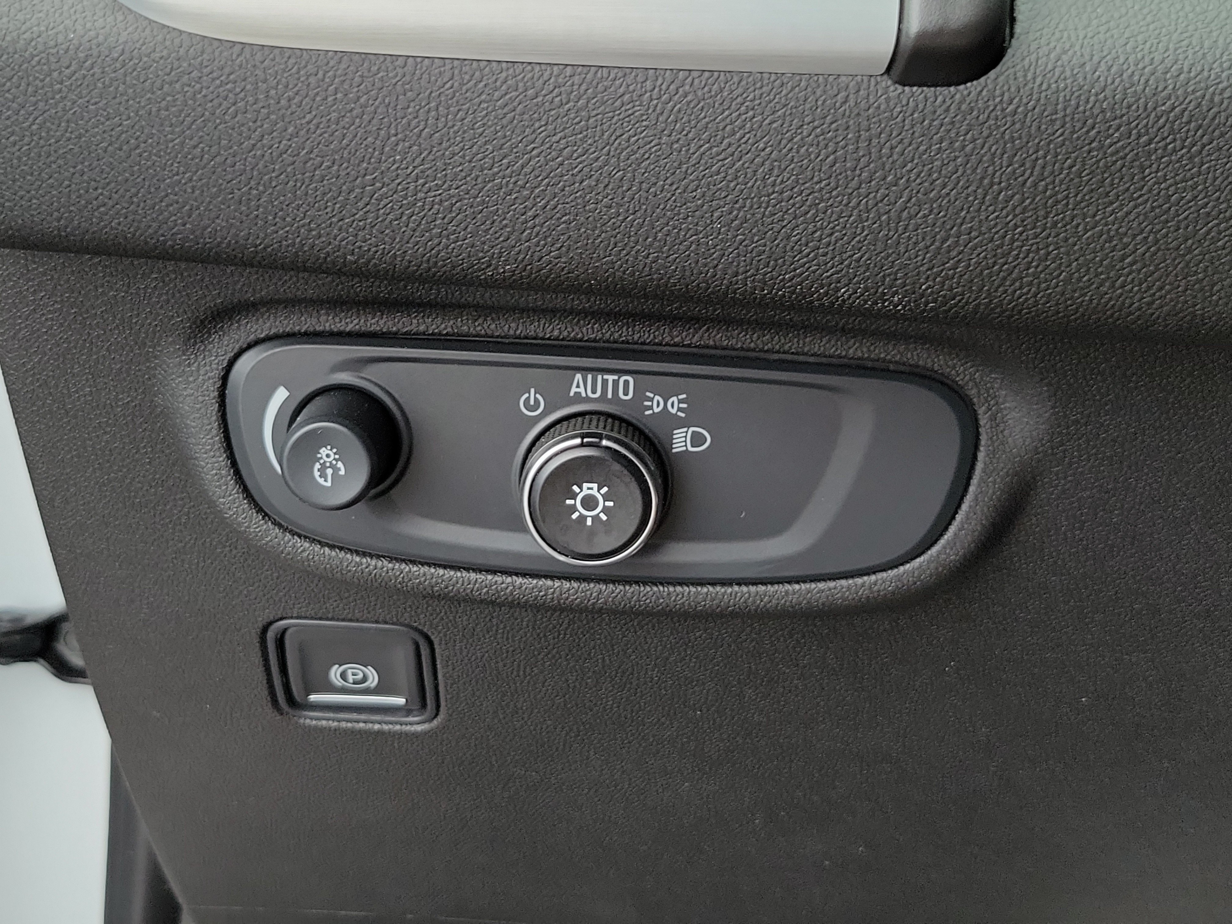 Used 2024 GMC Terrain SLE FWD image 13