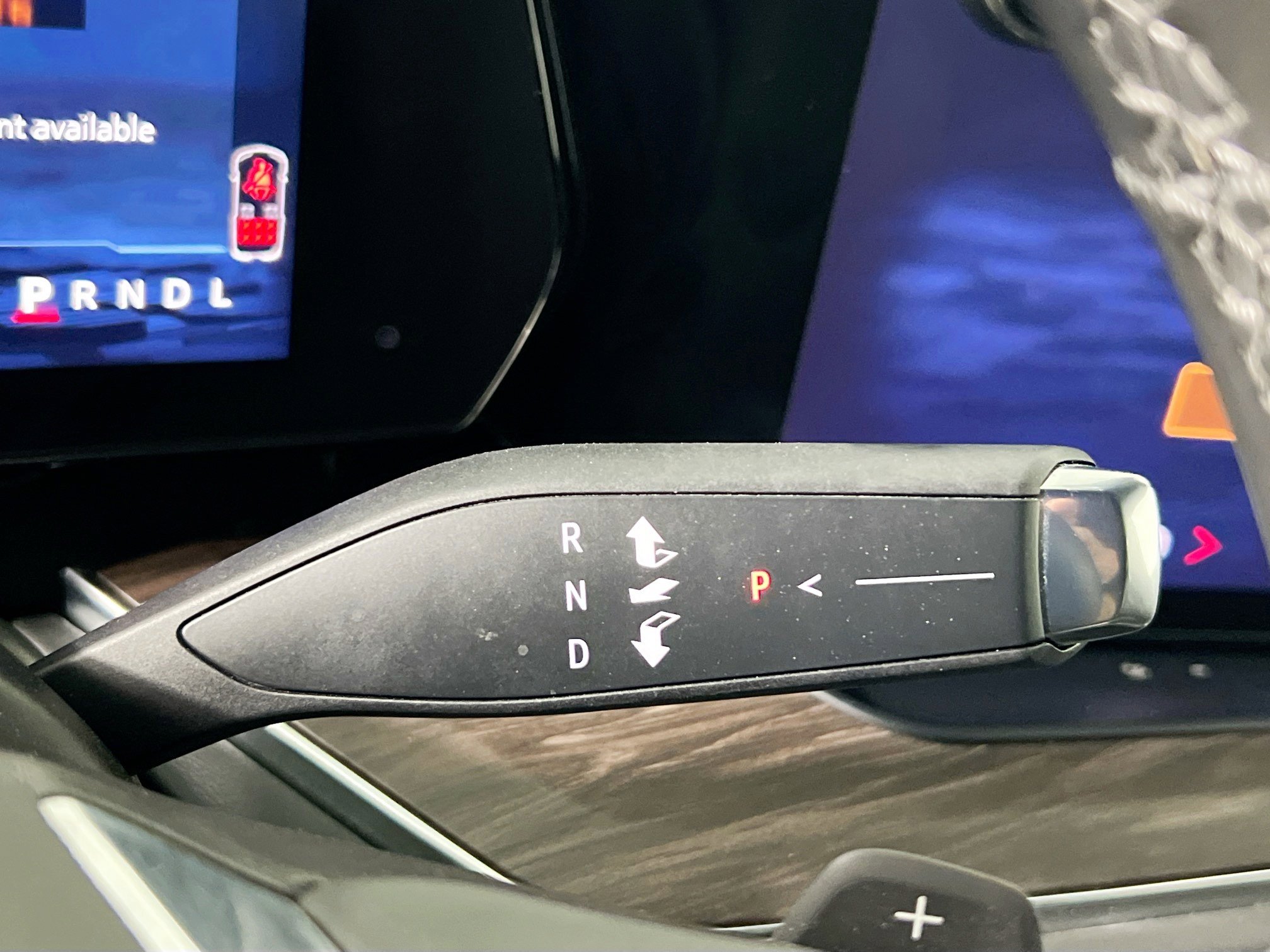 Used 2025 Chevrolet Suburban Z71 image 25