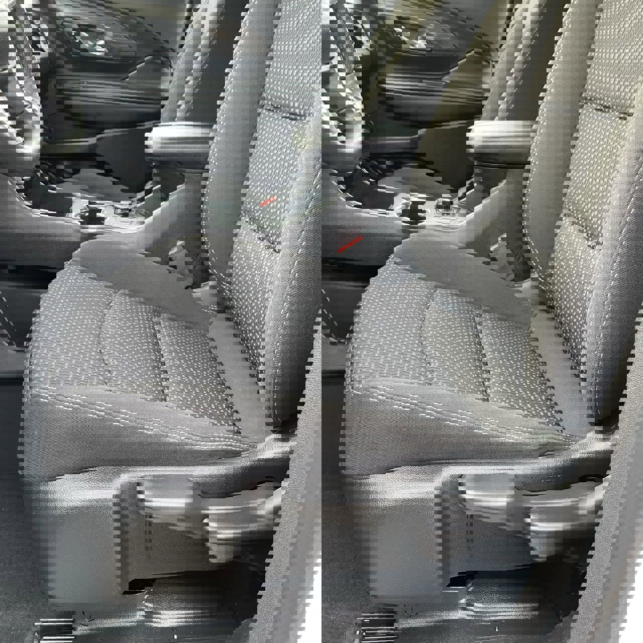 Used 2024 GMC Terrain SLE image 23