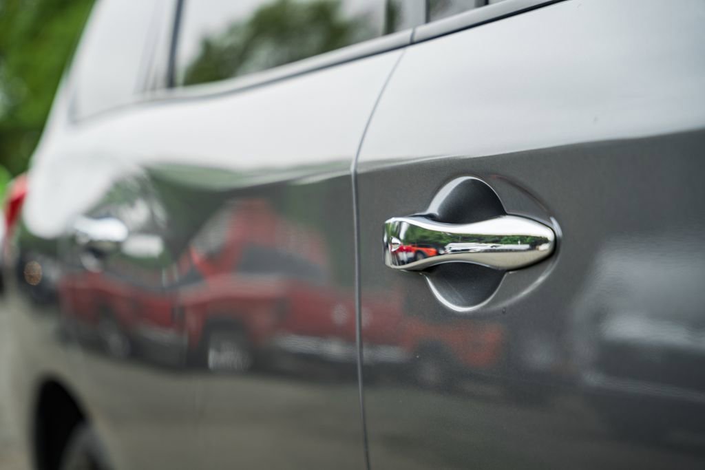 Used 2020 Nissan Pathfinder SV image 12