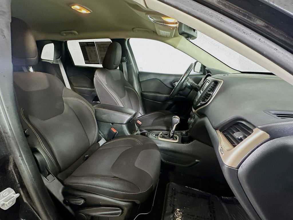 Used 2015 Jeep Cherokee Latitude image 12