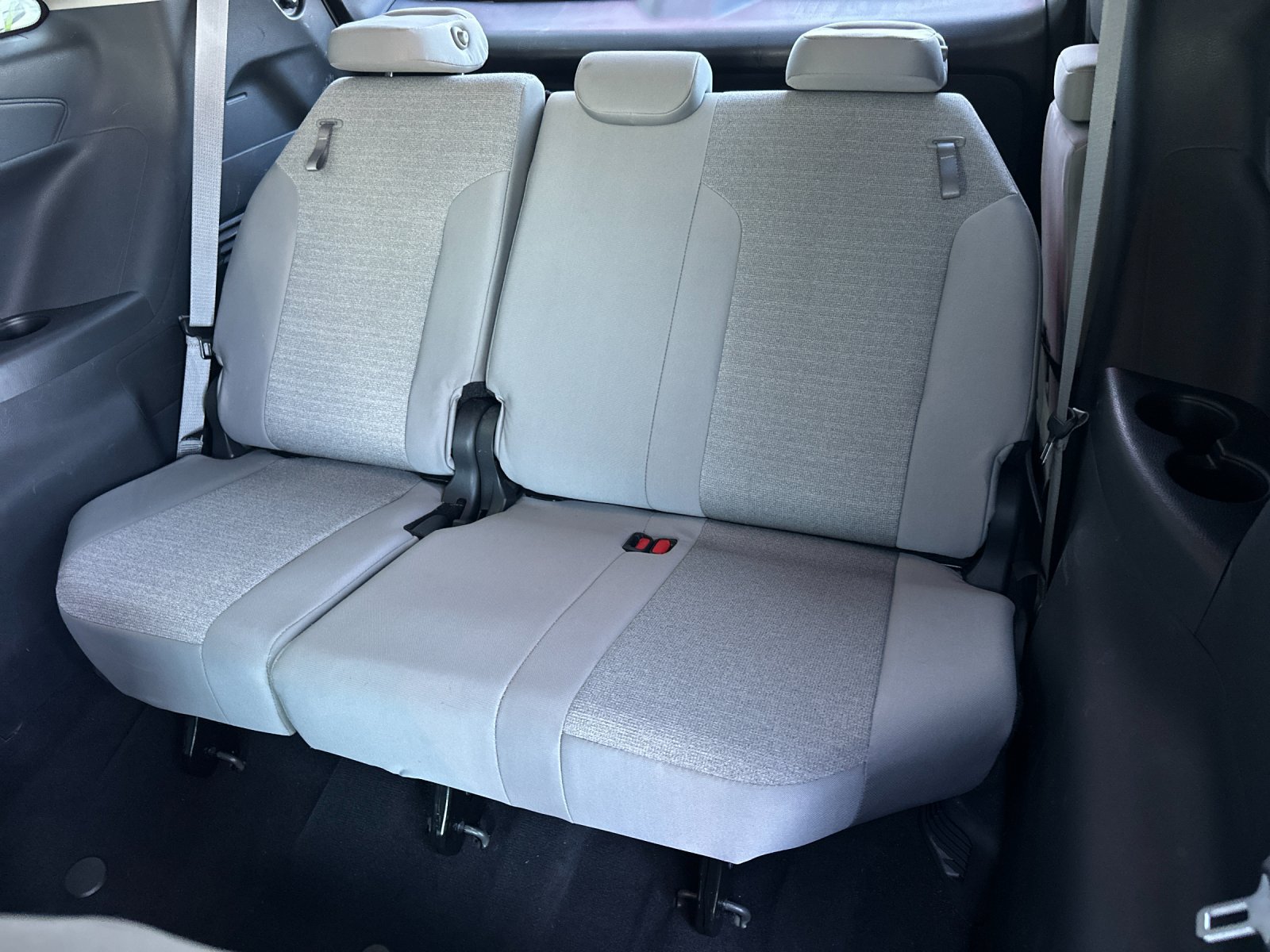 Used 2025 Toyota Sienna LE FWD image 15