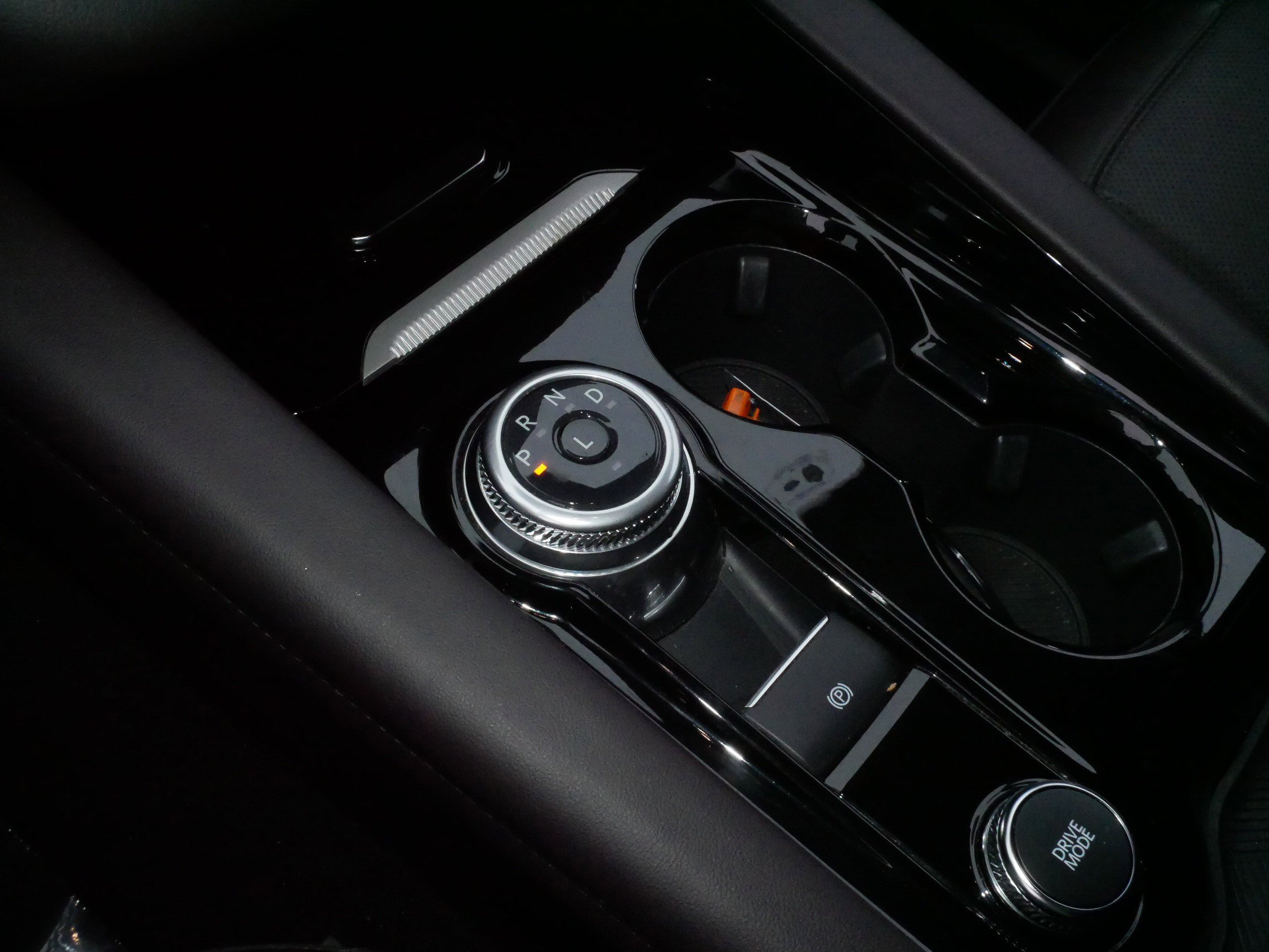 Used 2025 Ford Explorer Platinum w/ LUX Leather Package AWD/4WD image 24