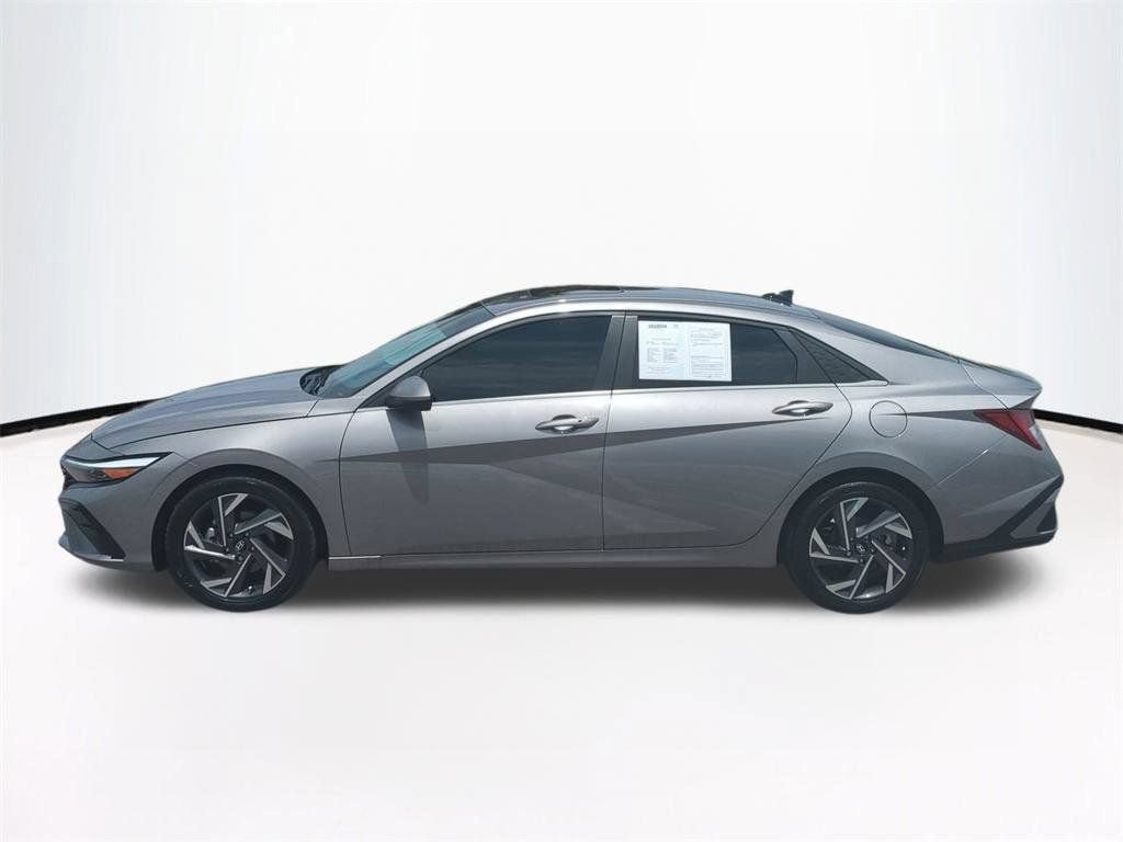 Used 2024 Hyundai Elantra SEL w/ Convenience Package FWD image 8
