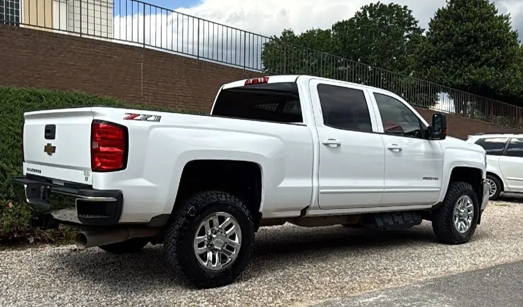 Used 2019 Chevrolet Silverado 2500 LT AWD/4WD image 7