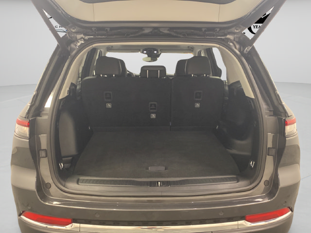 Used 2023 Jeep Grand Cherokee Limited AWD/4WD image 35