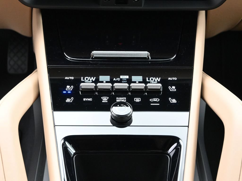 Certified 2025 Porsche Cayenne E-Hybrid AWD/4WD image 24