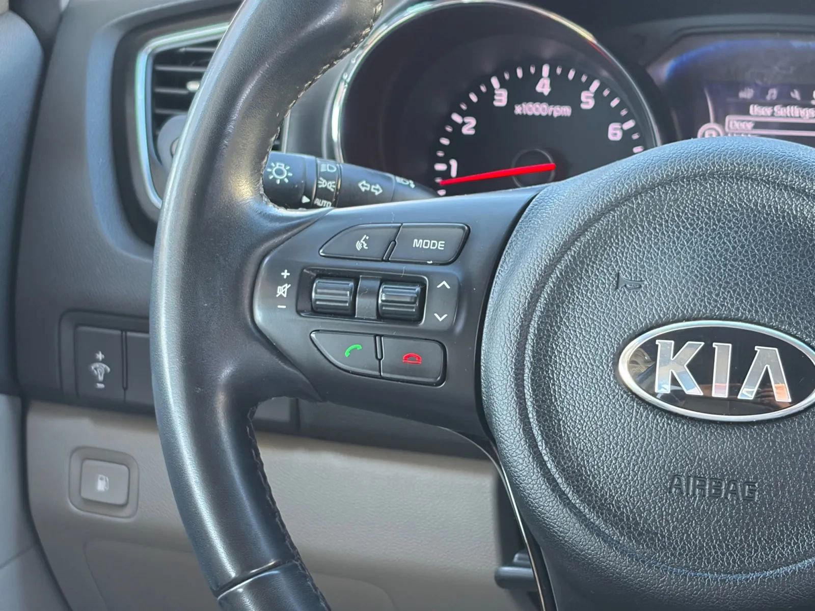 Used 2017 Kia Sedona LX w/ LX Essentials Premium Package image 28