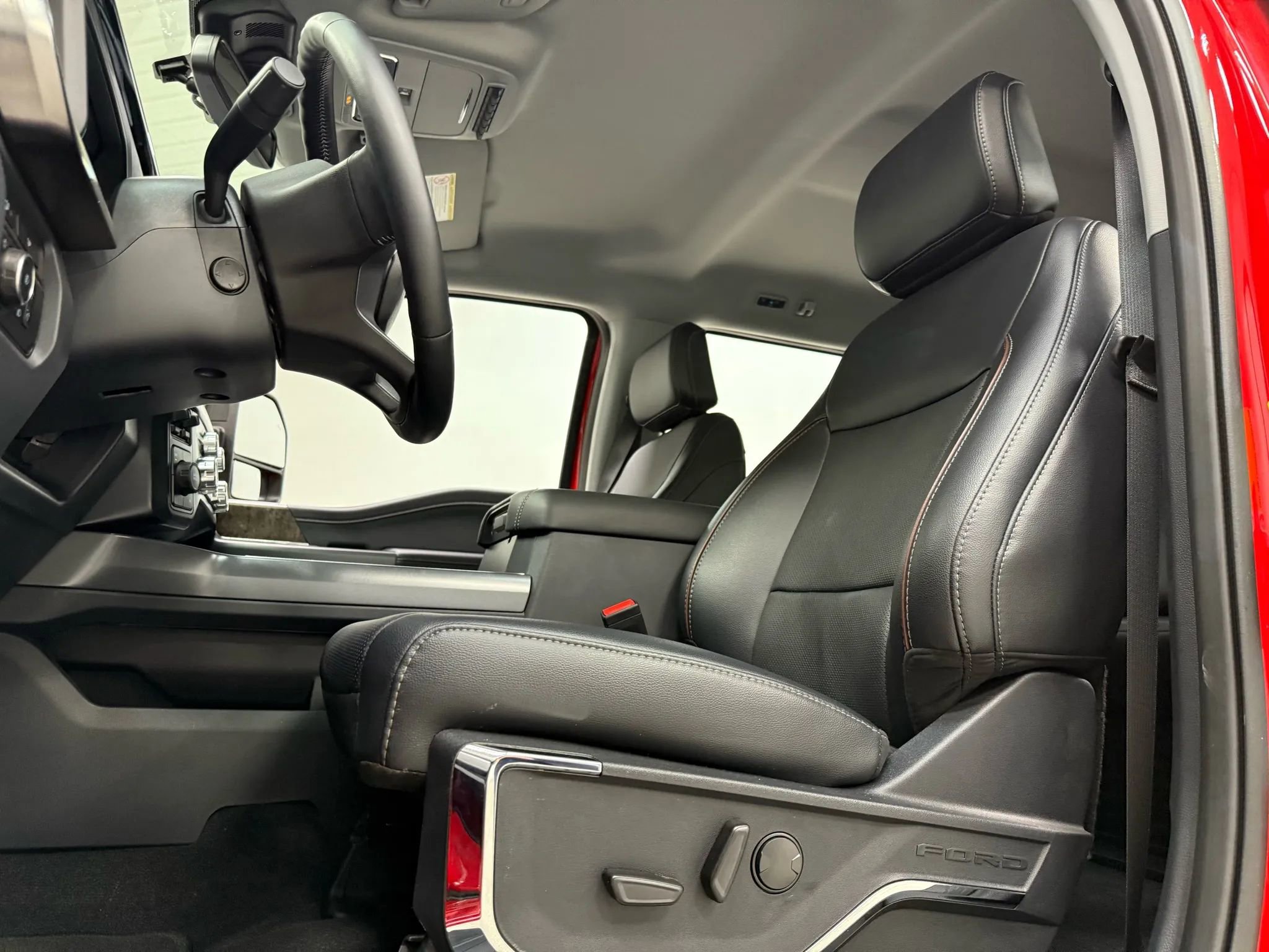 Used 2024 Ford F350 Lariat image 16