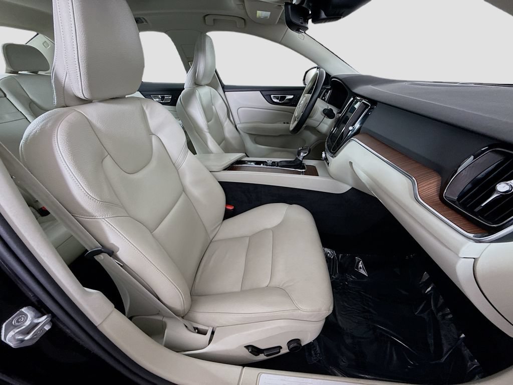 Used 2019 Volvo S60 T5 Momentum w/ Multimedia Package FWD image 28