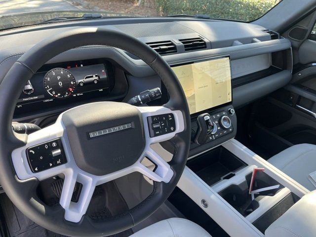 Used 2026 Land Rover Defender 110 X-Dynamic SE image 6