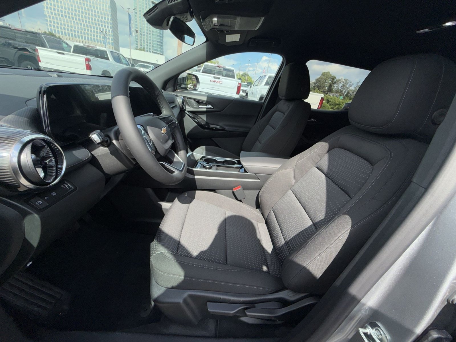 New 2027 Chevrolet Equinox LT FWD image 13