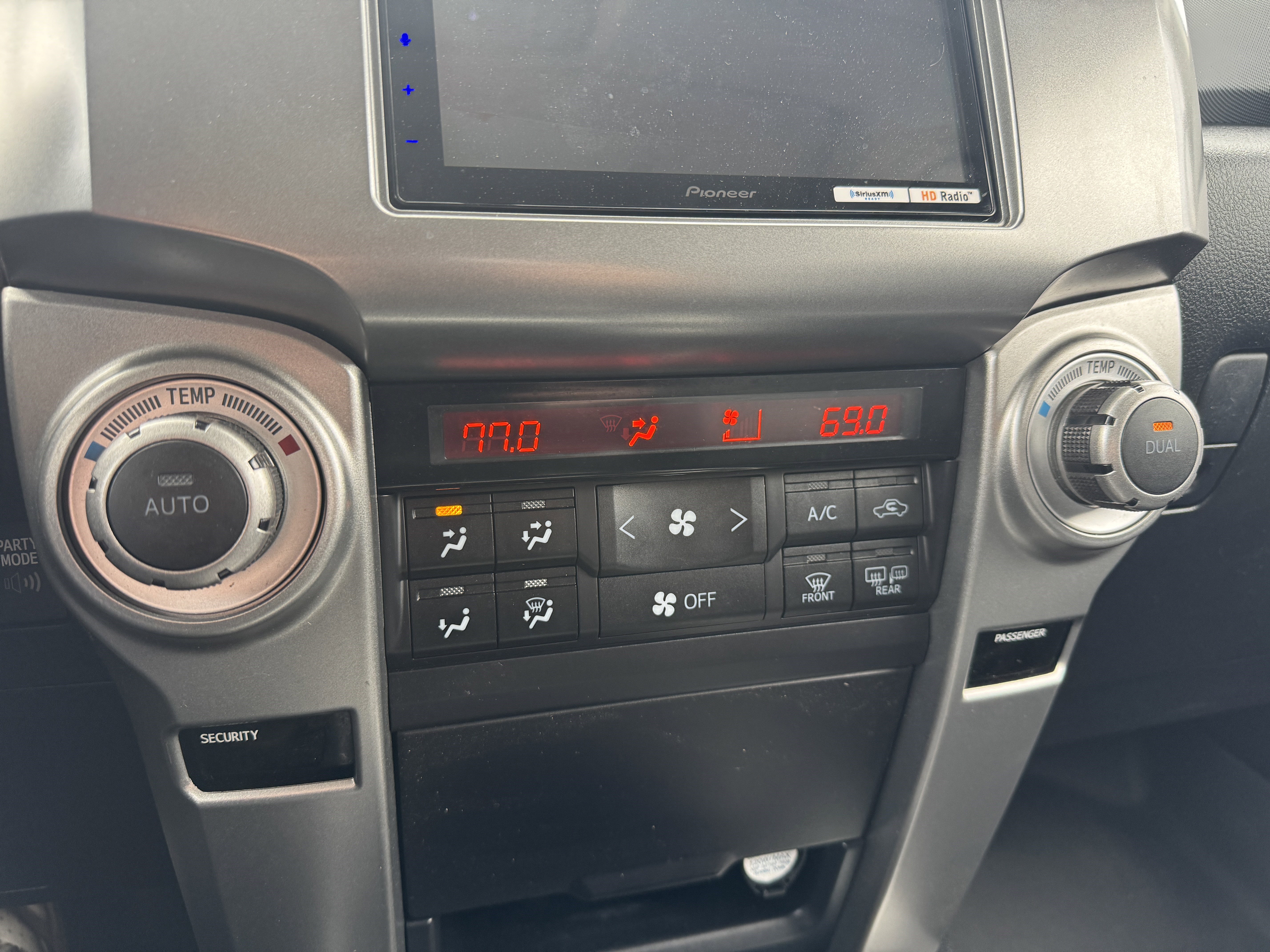 Used 2011 Toyota 4Runner Limited image 27