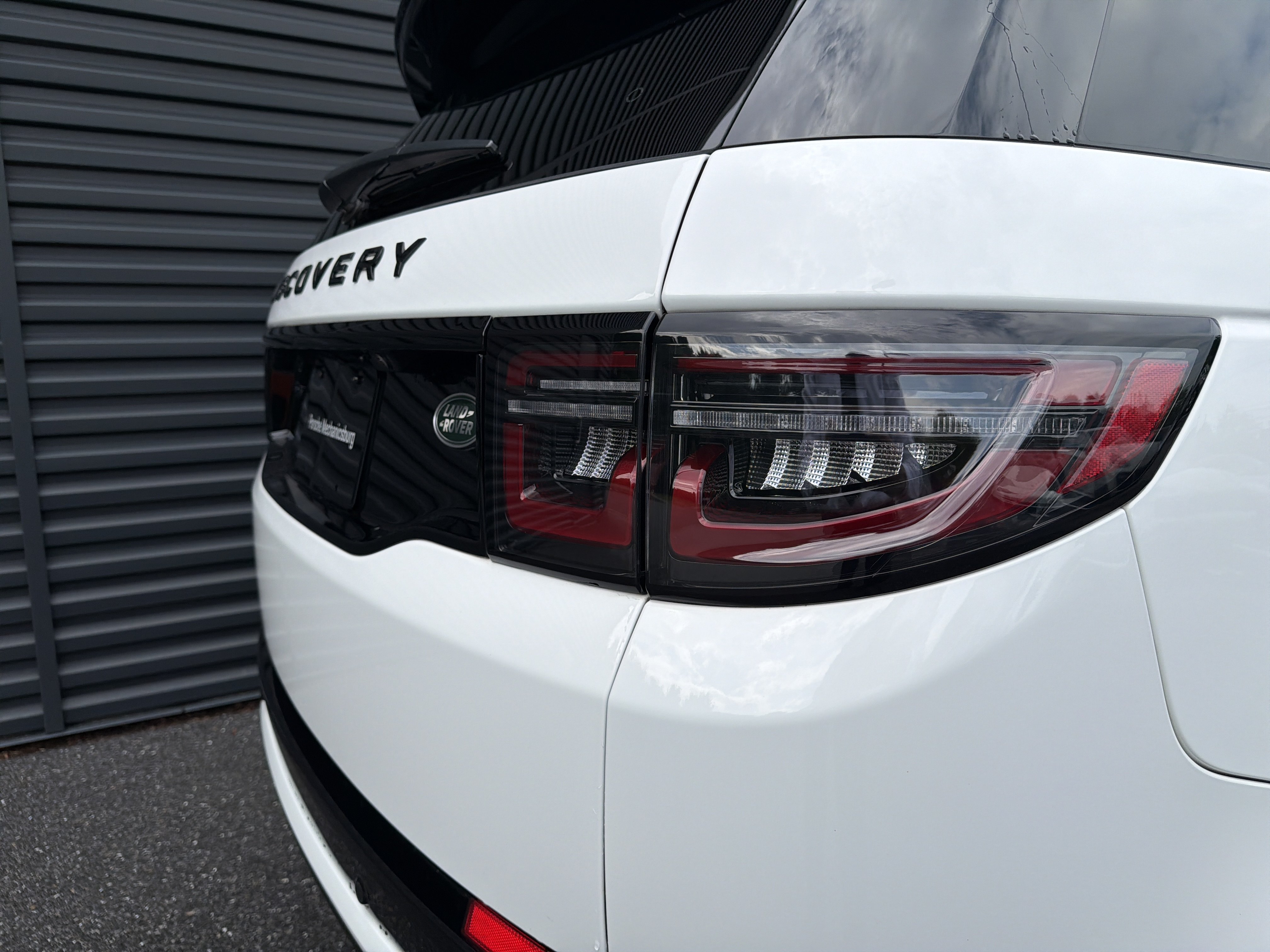 Used 2023 Land Rover Discovery Sport SE R-Dynamic AWD/4WD image 25