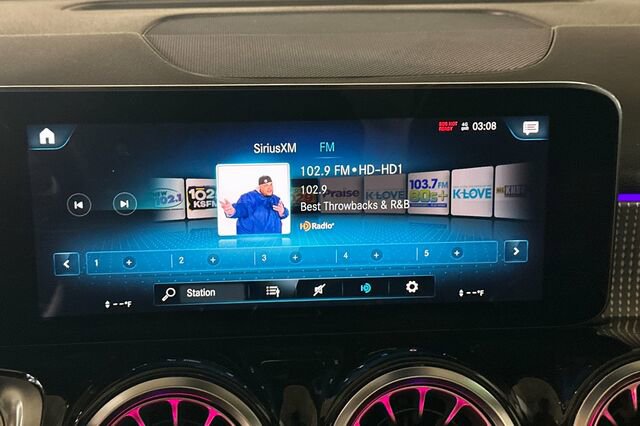 Certified 2022 Mercedes-Benz EQB 350 4MATIC image 23