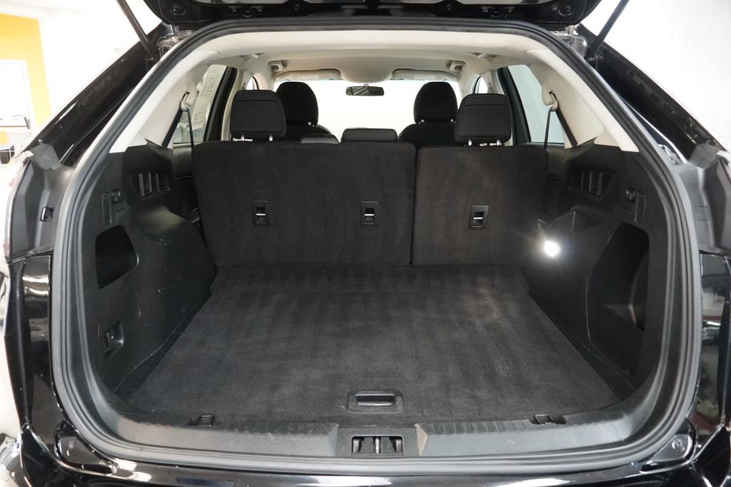 Used 2018 Ford Edge SE image 10