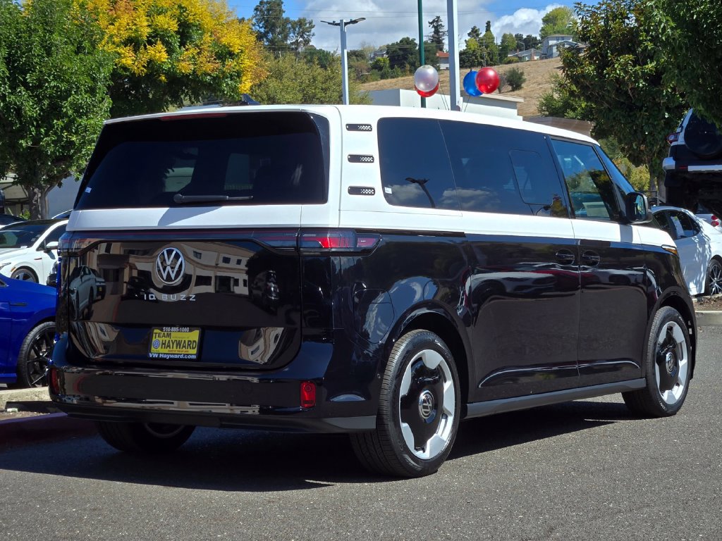 New 2025 Volkswagen ID. Buzz Pro S RWD image 4