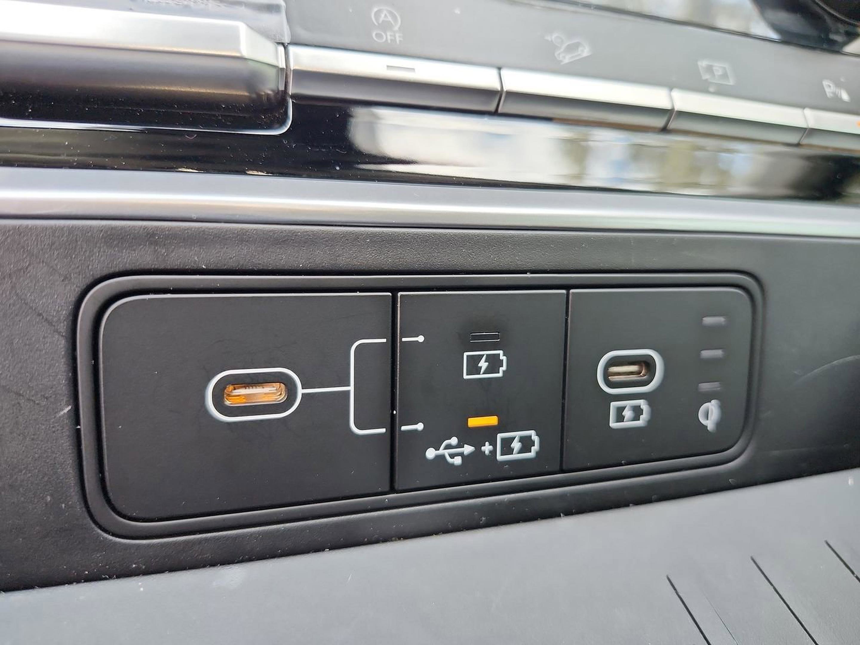 Certified 2025 Hyundai Santa Fe SEL image 24