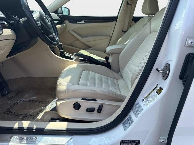 Used 2015 Volkswagen Passat 1.8T SEL Premium FWD image 16