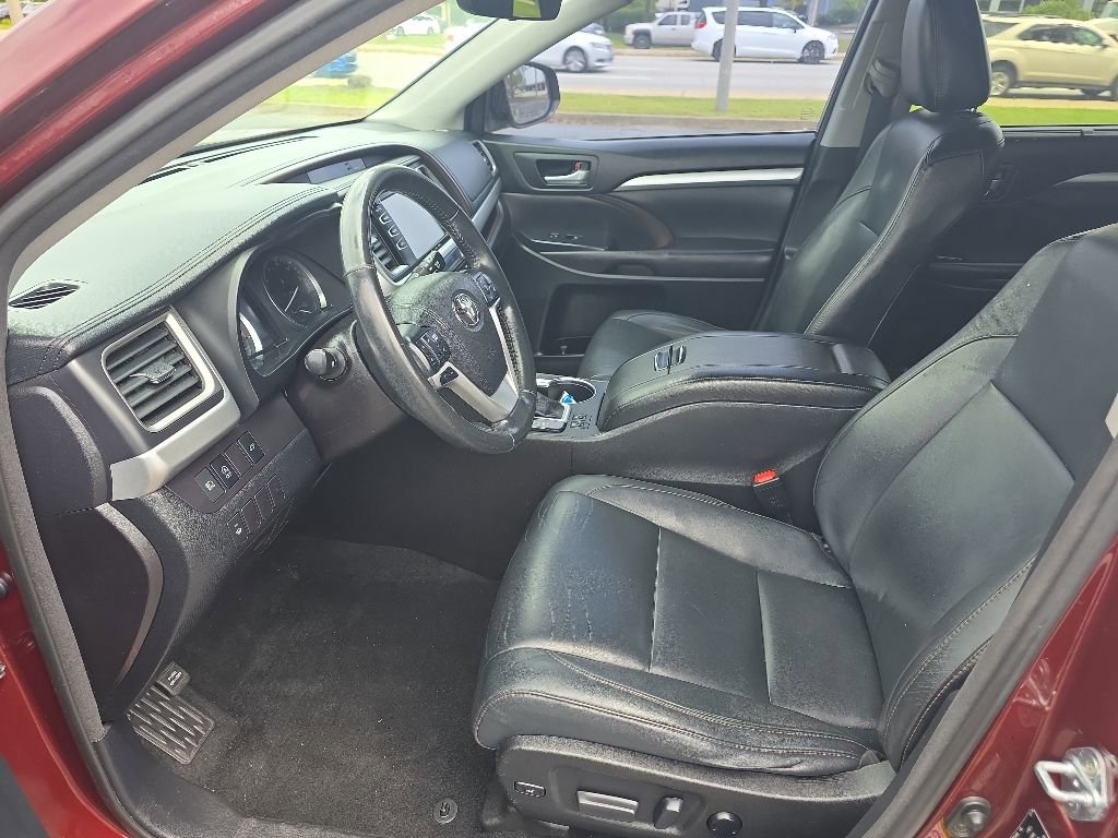 Used 2017 Toyota Highlander SE AWD/4WD image 8