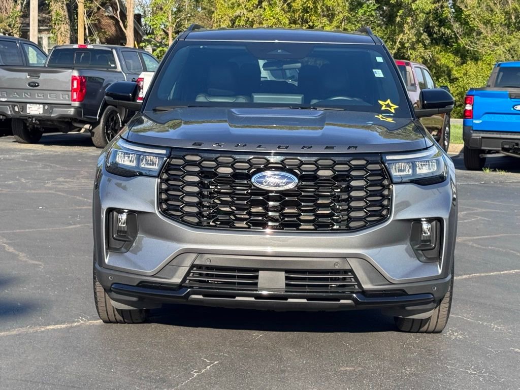 Used 2025 Ford Explorer ST-Line w/ ST-Line Street Pack AWD/4WD image 16