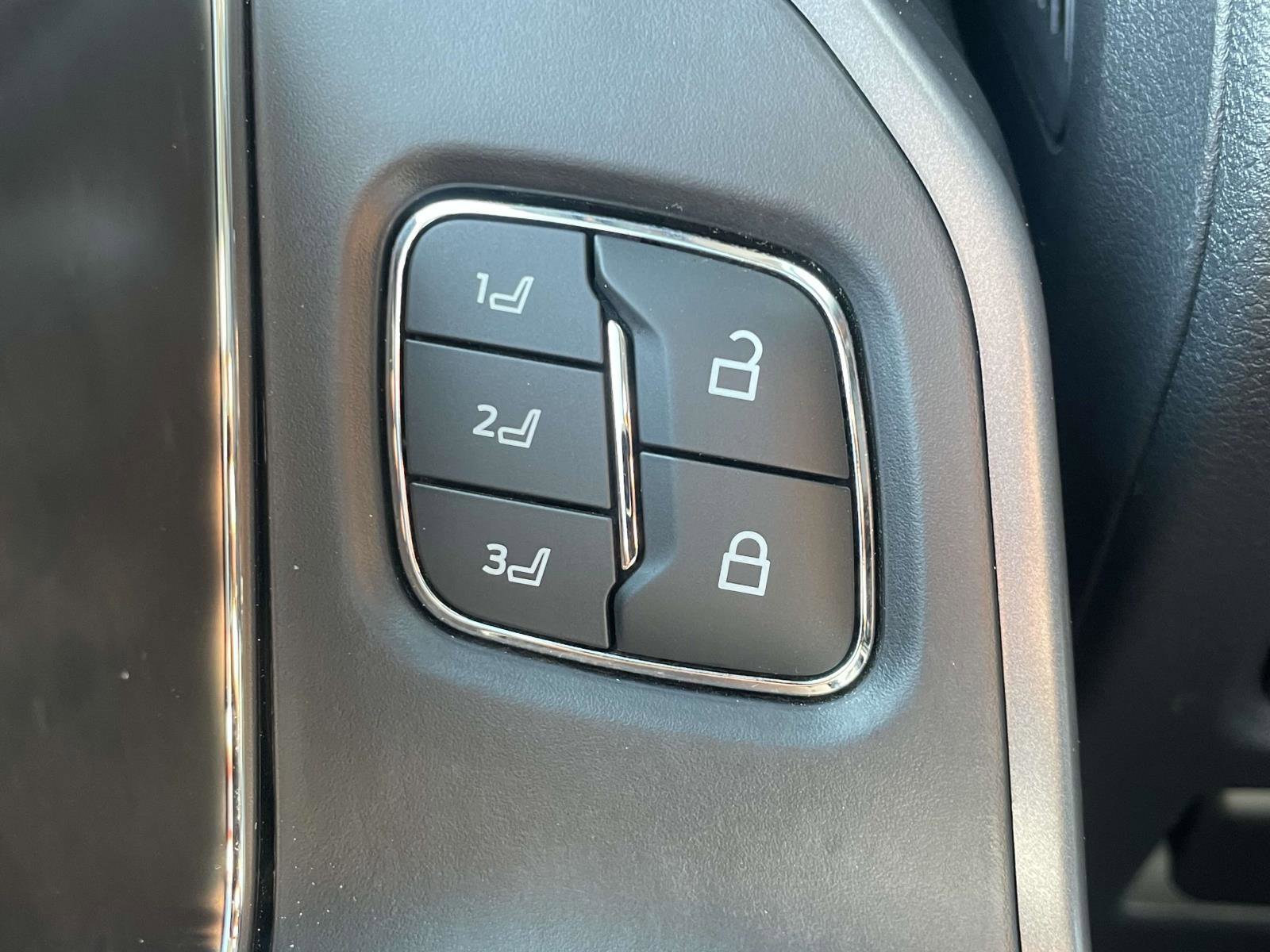 Used 2021 Ford F150 Lariat image 12