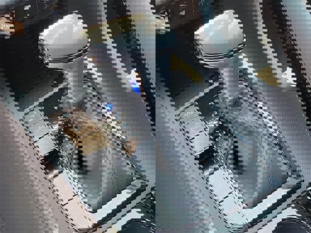 New 2025 Hyundai Elantra SEL image 25