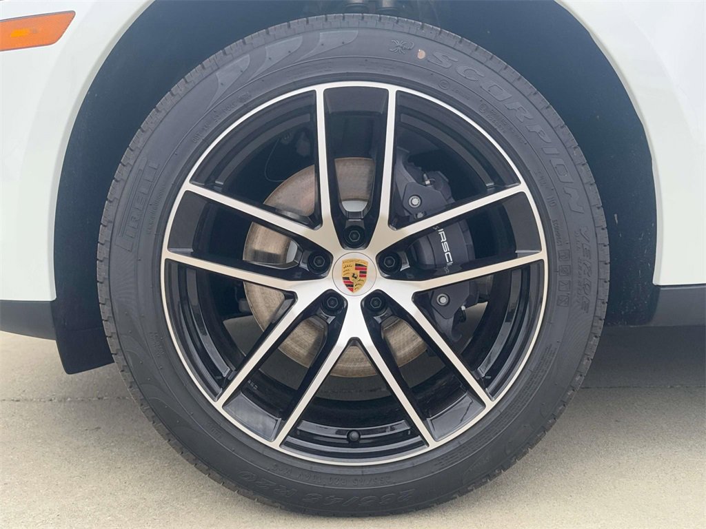 Used 2025 Porsche Macan image 12