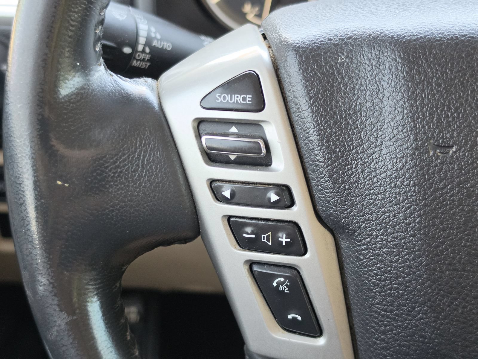 Used 2017 Nissan Titan SV AWD/4WD image 21