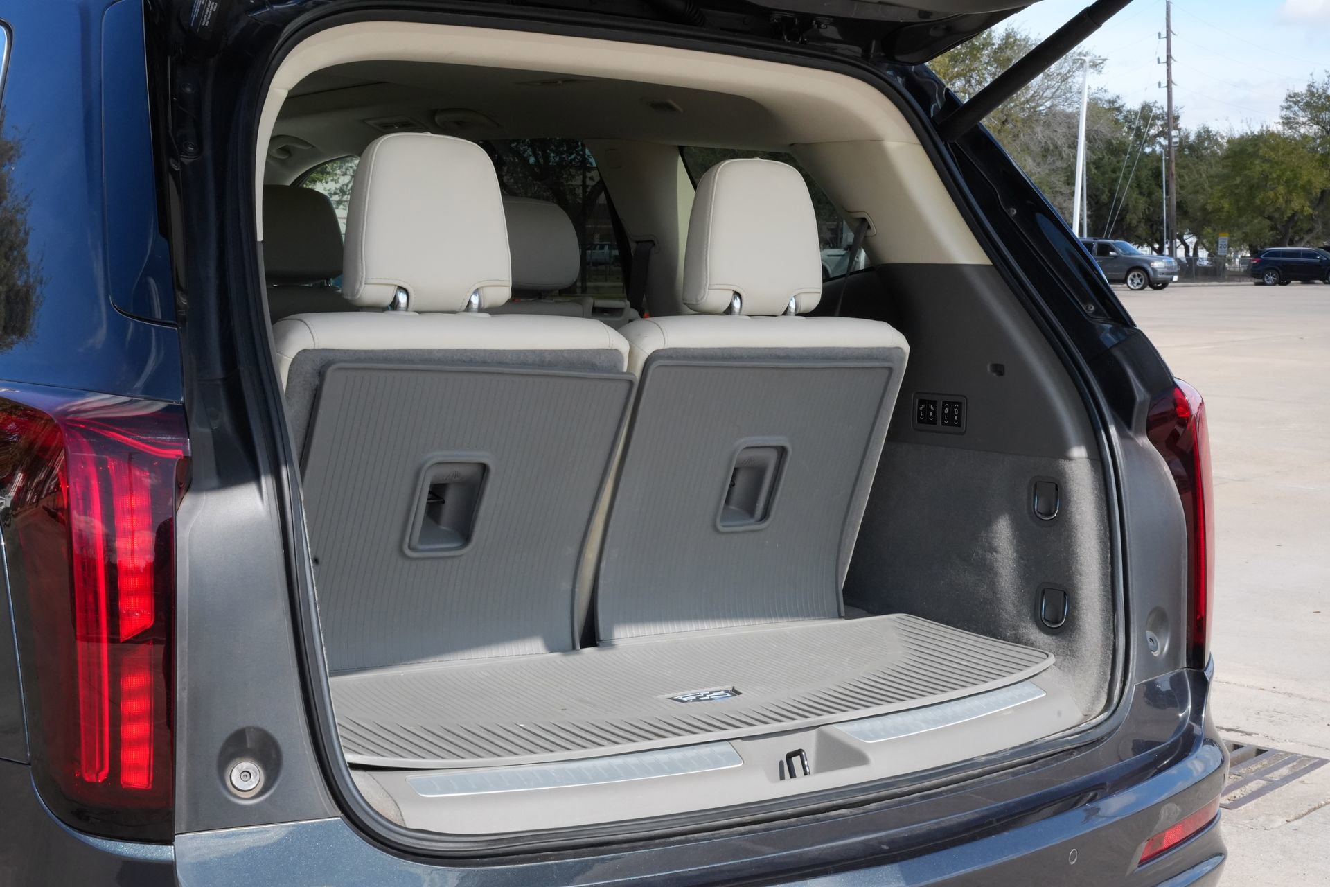 Certified 2022 Cadillac XT6 Premium Luxury w/ Technology Package image 24