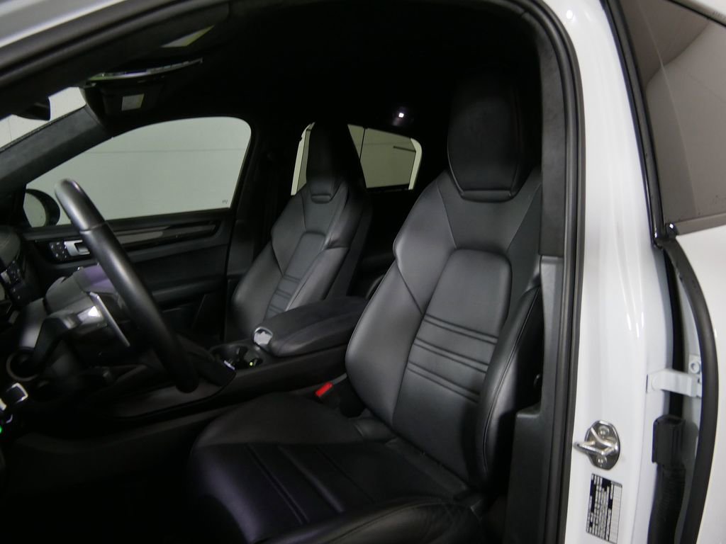 Used 2022 Porsche Cayenne Turbo GT image 9