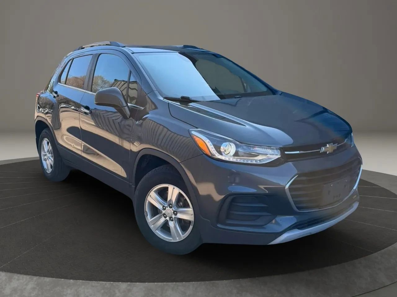 Used 2017 Chevrolet Trax LT w/ LT Convenience Package AWD/4WD image 2