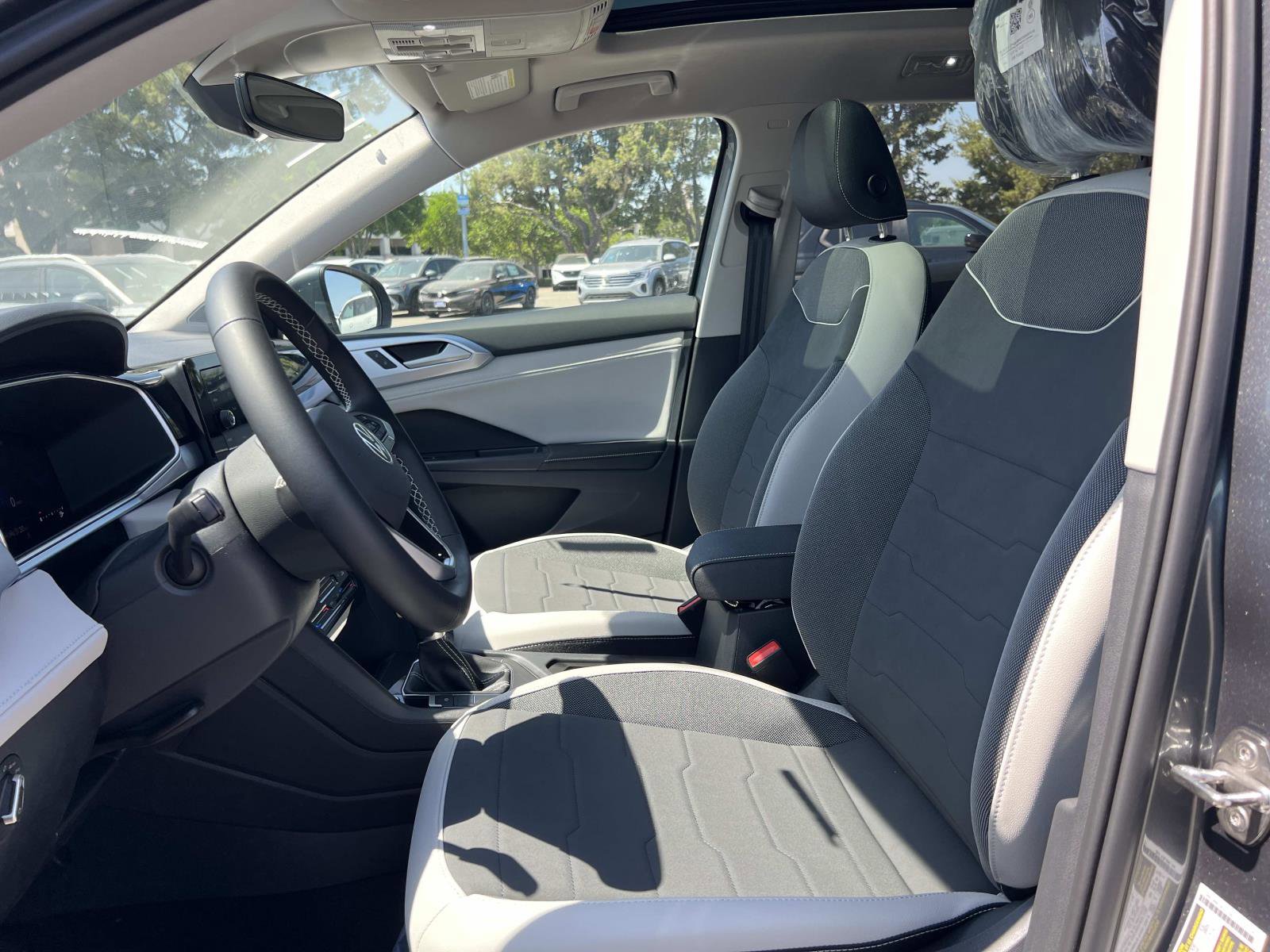 New 2025 Volkswagen Taos SE image 16