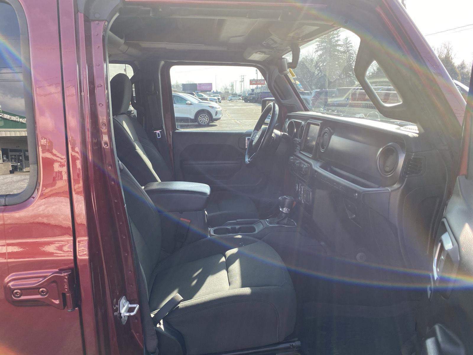 Used 2022 Jeep Wrangler Unlimited Sport image 27