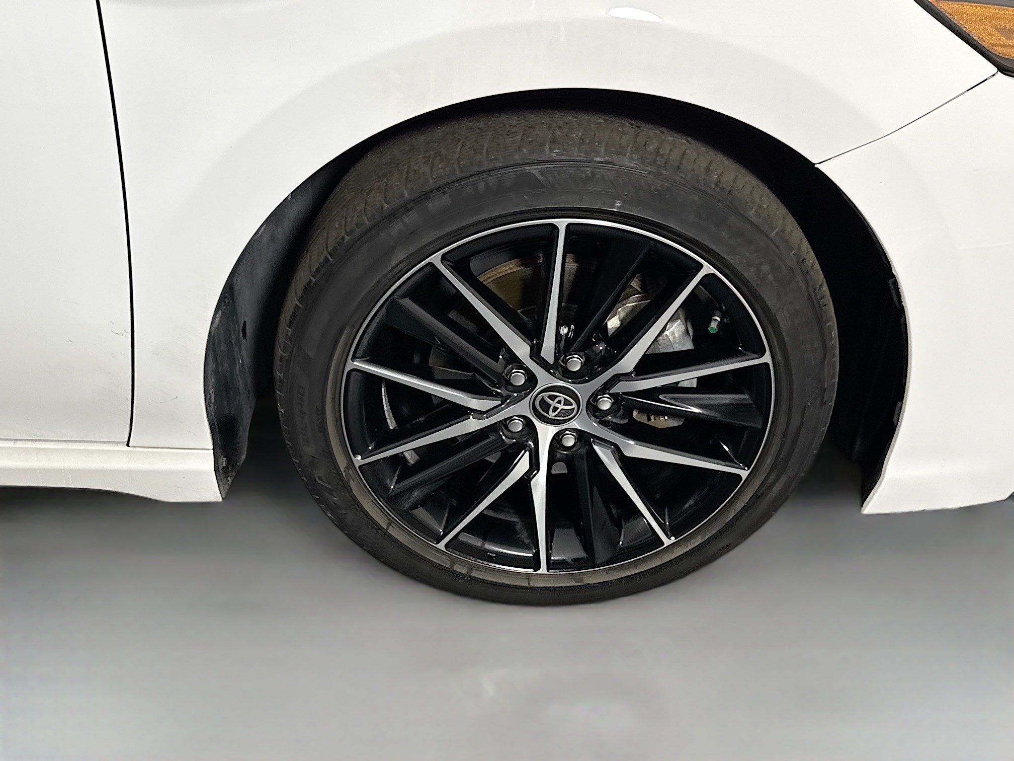Used 2022 Toyota Camry SE w/ Convenience Package FWD image 32