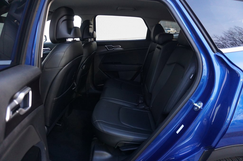 Used 2025 Kia Sportage EX image 11