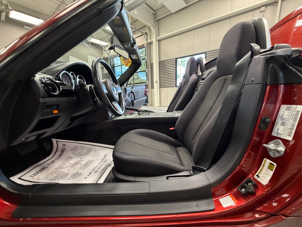 Used 2007 MAZDA MX-5 Miata Touring w/ Appearance Pkg RWD image 42